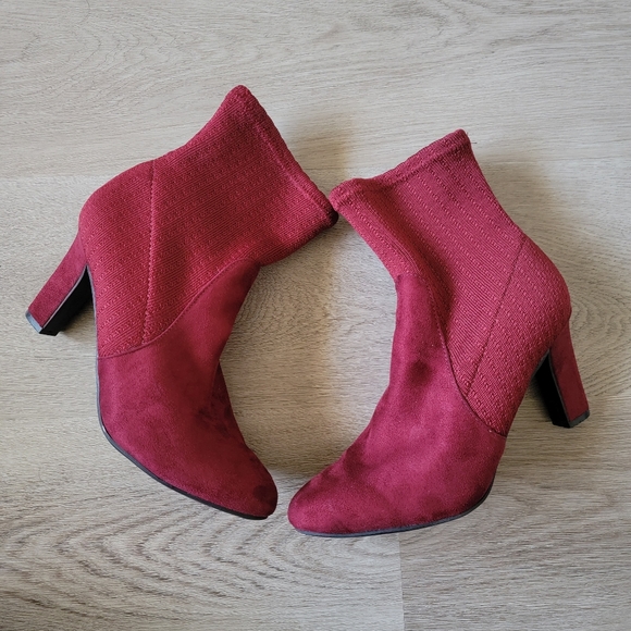 ‼️SOLD‼️Tizel Shoes Impo Sock Booties By Tizel - Picture 1 of 4